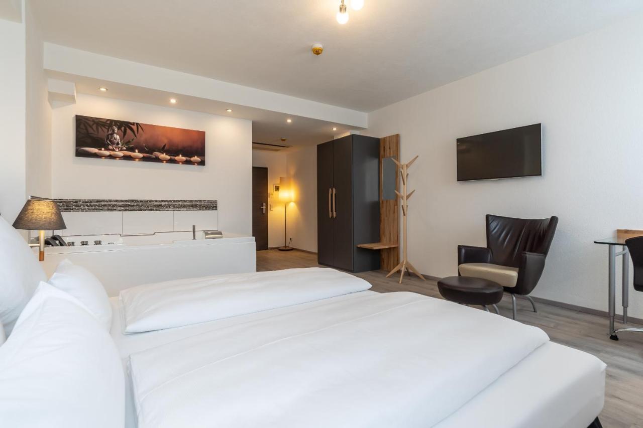 Hotel In Laisen ロイトリンゲン エクステリア 写真