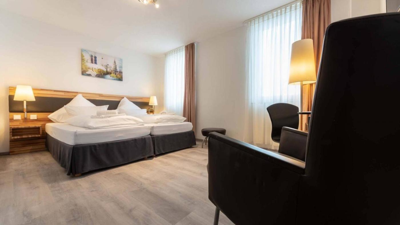Hotel In Laisen ロイトリンゲン エクステリア 写真
